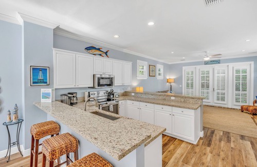 Islamorada House | Renovated Anglers Reef 2BR + Sleeper + Ocean Views, Pool, Marina, Sleeps 8