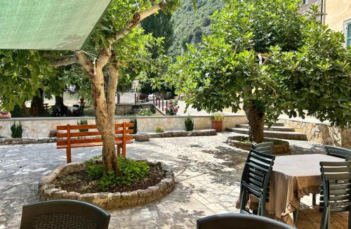 Cerreto di Spoleto House | Residence il giardino sul fiume Nera