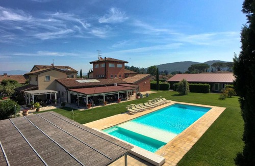 Braccagni House | Resort with pool, wellness area and air conditioning
