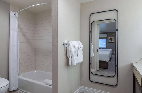 Southeast Torrance Hotel | Restful Vacation! Four Convenient Units, Near Torrance Beach, Free Parking
