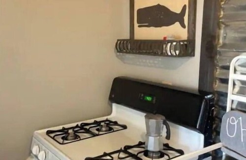 Key Largo Village House | Retro 2 bedroom +outdoor kitchen and screen porch!