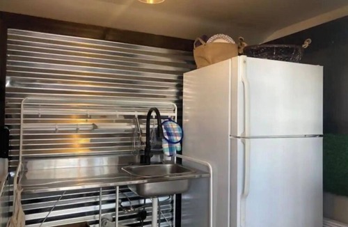 Key Largo Village House | Retro 2 bedroom +outdoor kitchen and screen porch!