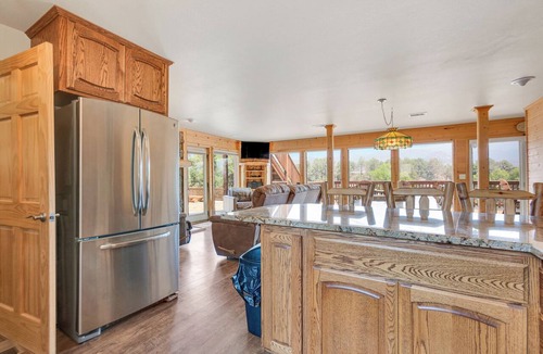 Howard House | River Frontage Spacious Family Fun