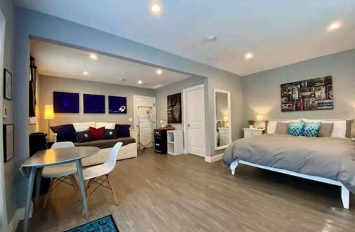 West Los Angeles House | Rock & Royalty Guesthouse, UCLA, Century City adj.