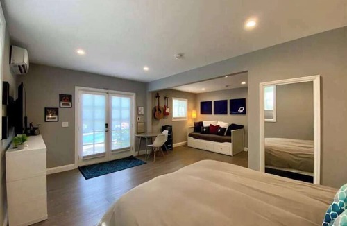 West Los Angeles House | Rock & Royalty Guesthouse, UCLA, Century City adj.