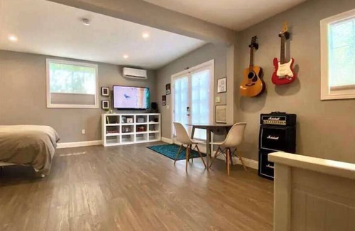 West Los Angeles House | Rock & Royalty Guesthouse, UCLA, Century City adj.