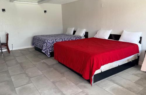 Lynwood Hotel | Rocky Inn Motel