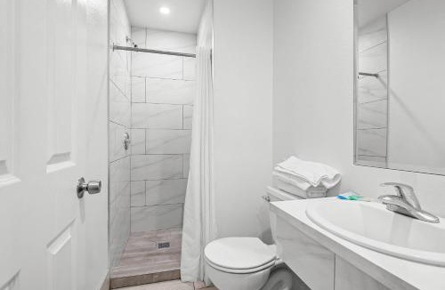 Commerce Hotel | Rodeway Inn Commerce - Los Angeles