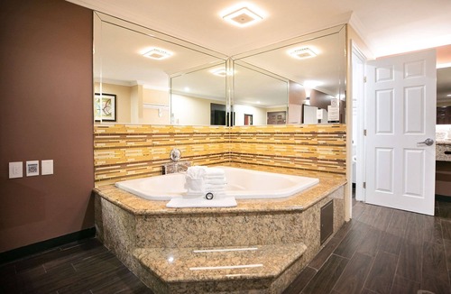 Bellflower Hotel | Rodeway Inn & Suites Bellflower