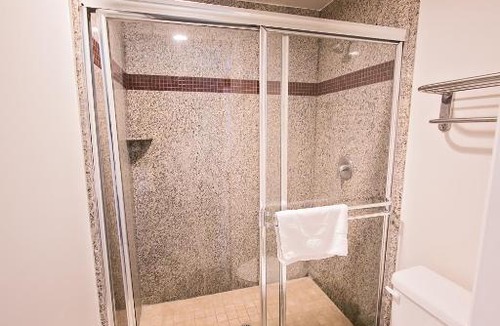 Bellflower Hotel | Rodeway Inn & Suites Bellflower