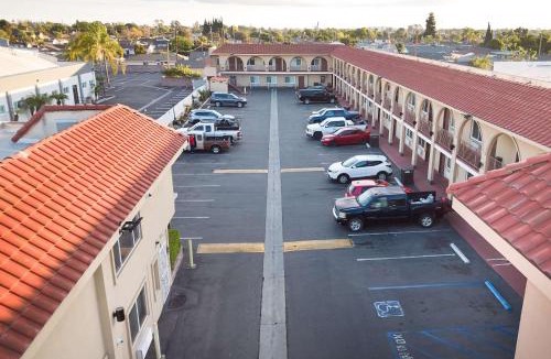 Bellflower Hotel | Rodeway Inn & Suites Bellflower