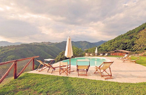 Pieve Fosciana Cottage | Romantic Farm Apartment with Infinity Pool & Mountain Views in Garfagnana