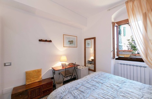 Corniglia House | Romantic Lemon Double Room