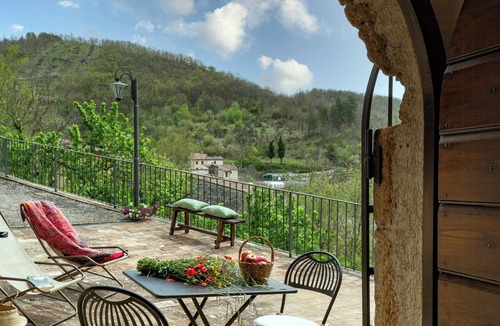 Rasiglia House | Romantic studio in medieval Rasiglia