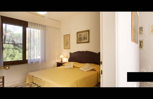 Roccamare Villa | RoocAmare-spacious villa by the sea