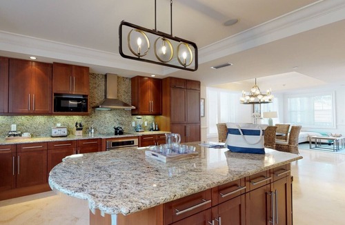 Marathon House | Roof Top Deck, Sleeps 6 w/3 Kings - Marlin Bay