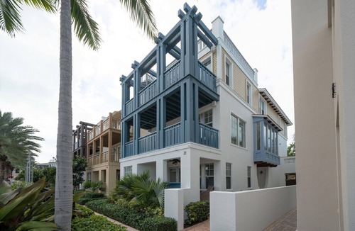 Marathon House | Roof Top Deck, Sleeps 6 w/3 Kings - Marlin Bay