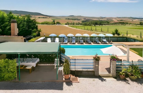 Castellina Marittima Apartment | Room 'Agriturismo Case Nuove - Camera Ste' with Shared Pool, Wi-Fi and Air Conditioning