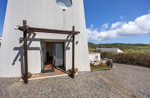 Carrapateira Apartment | Room 'Amado' with Shared Garden and Wi-Fi