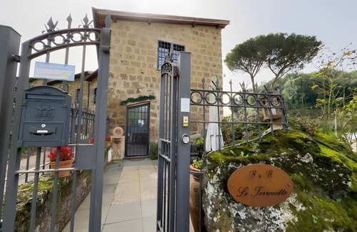 Sutri Apartment | Room 'Anfiteatro' with Wi-Fi and Air Conditioning