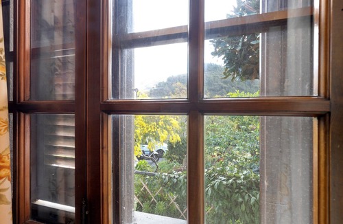 Dolceacqua Apartment | Room 'Bianca' with Mountain View, Wi-Fi and Air Conditioning