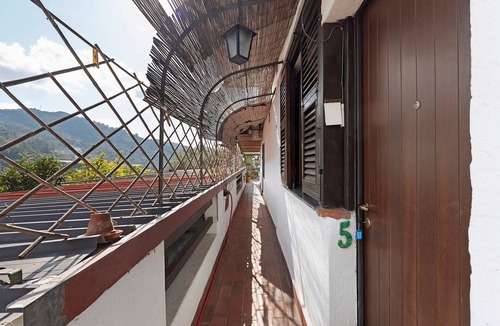 Pignoi San Rocco Apartment | Room 'Blu' with Mountain View, Wi-Fi and Air Conditioning