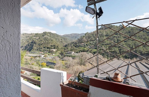 Pignoi San Rocco Apartment | Room 'Blu' with Mountain View, Wi-Fi and Air Conditioning