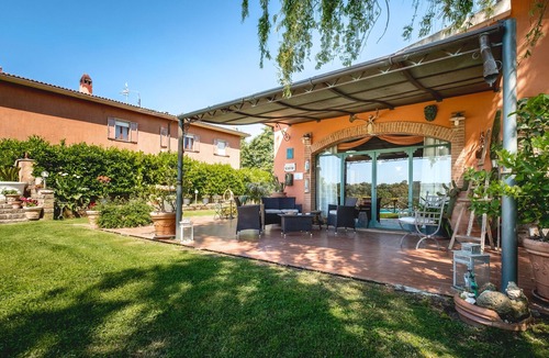 Manciano Apartment | Room 'Camera 4 - Il Maggio' with Shared Pool, Wi-Fi and Air Conditioning