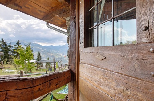 Charvensod Apartment | Room 'Camoscio' – Space and Comfort with Balcony and Alpine Views