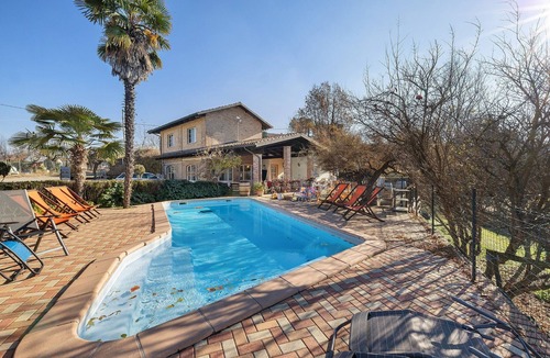 Costigliole d'Asti Apartment | Room 'Capra' with Mountain View, Shared Pool and Wi-Fi