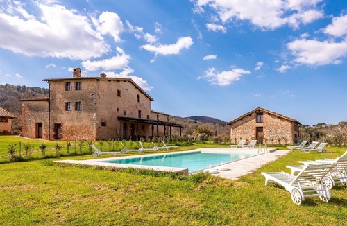 Simignano Apartment | Room 'Castagno' – Agriturismo la Taverna di Celsa with Shared Pool