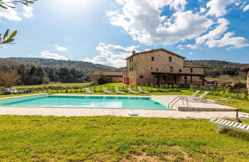 Simignano Apartment | Room 'Castagno' – Agriturismo la Taverna di Celsa with Shared Pool