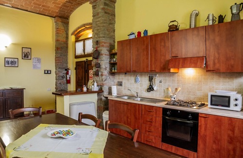 Castiglione della Pescaia Apartment | Room 'La Mangiatoia' with Shared Terrace, Shared Garden and Wi-Fi