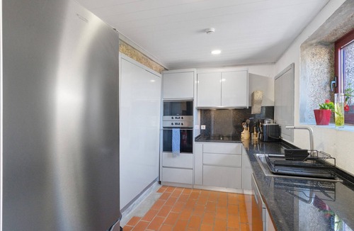 Ribeira Apartment | Room 'Quarto 1 - Quinta Do Avô' with Wi-Fi and Air Conditioning
