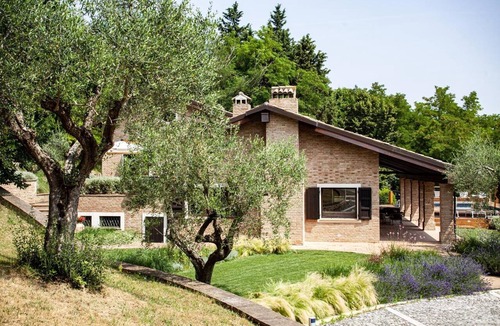 Longiano Apartment | Room 'Resort Villa Paola - Camera Tordo' with Sea View, Wi-Fi and Air Conditioning