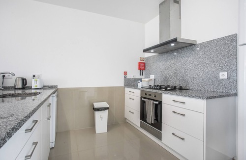 Lourinha Apartment | Room 'Ruby' with Shared Pool, Shared Terrace and Wi-Fi