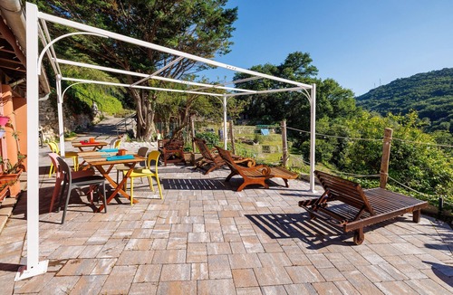 Gorra Apartment | Room 'Verde' with Shared Terrace, Wi-Fi and Air Conditioning