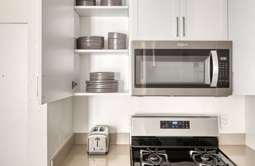 Los Feliz Apartment | Roomy Glendale 1BR w/ Gym, Pool & W/D, near Americana Mall, by Blueground