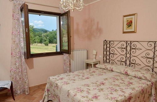 Crocemaroggia House | Rose apartment in Farmhouse with Garden and Pool