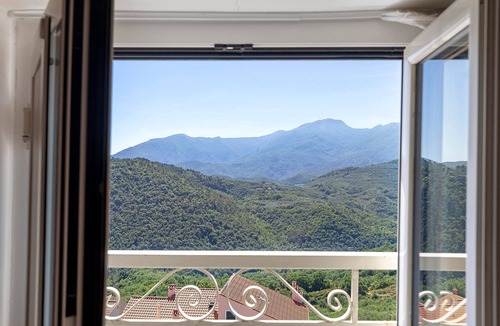 Gorra Apartment | Rosmarino Room with Hill View