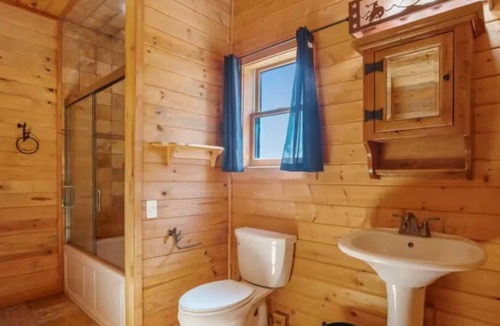 Victor House | Rustic Barn on 51 Acres