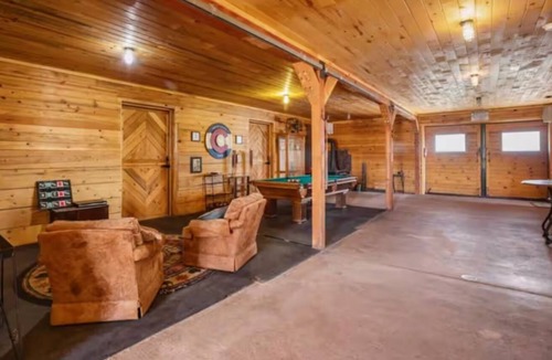 Victor House | Rustic Barn on 51 Acres
