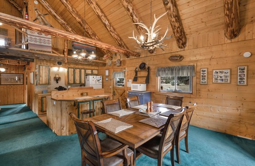 South Fork House | Rustic Cabin | Private Hot Tub | Close to Wolf Creek Ski Area