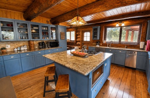 Purgatory Cabin | Rustic & Spacious Log Cabin w/Private Hot Tub, Amazing Views, 4 Miles to Ski