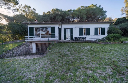 Portoferraio Villa | Rustic Villetta Le Grotte sleeps 8 comfortably with a view of the bay of Portoferraio