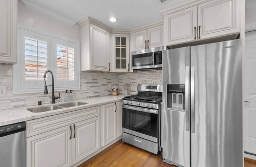 Northwest San Pedro House | San Pedro 5BR | Pool + Hot Tub + Views | C&C