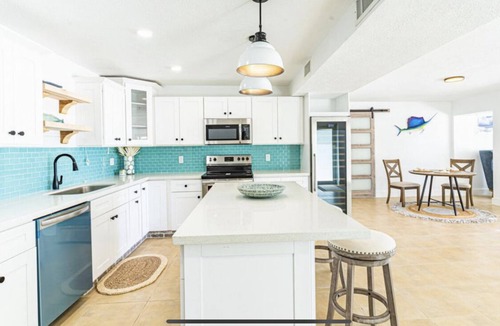 Islamorada House | Sandy Beach Cove🏝️🏖️ Gated Private Beach Home Plus Cottage Oasis , With Dock