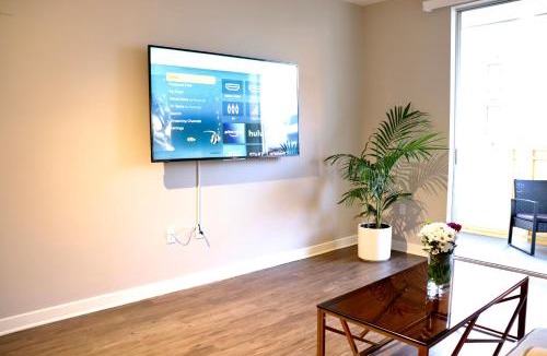 Wilshire Montana Apartment | Santa Monica Place with Free Parking
