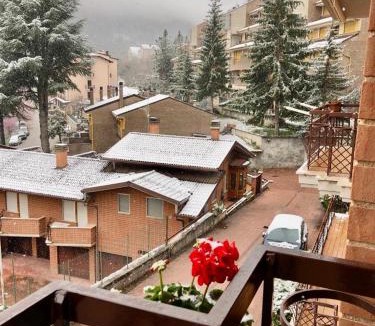 Scanno House | Scanno Parco naz Abruzzo Nuovo Appartamento I Gerani,300 m dal centro, vista, wifi garage max 7 pax, CIN