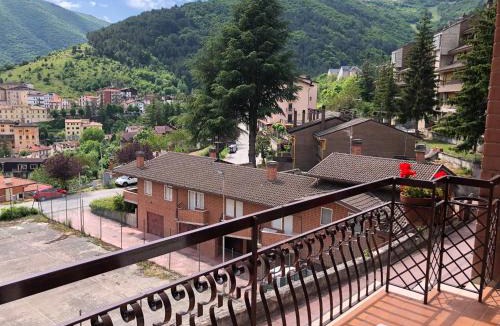 Scanno House | Scanno Parco naz Abruzzo Nuovo Appartamento I Gerani,300 m dal centro, vista, wifi garage max 7 pax, CIN